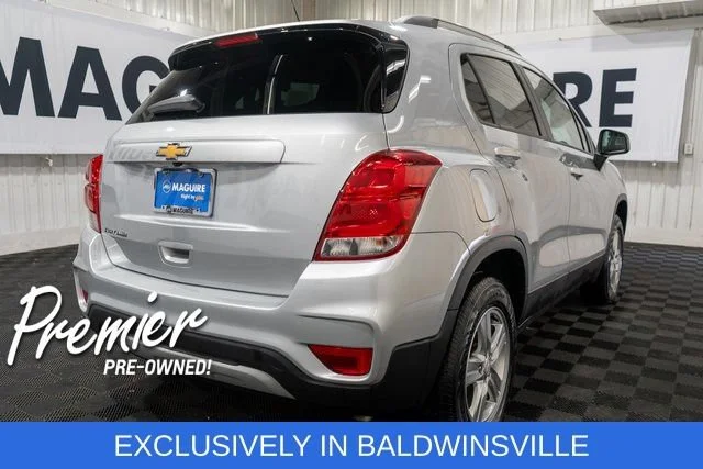 Used 2022 SILVER ICE METALLIC Chevrolet LT image 5