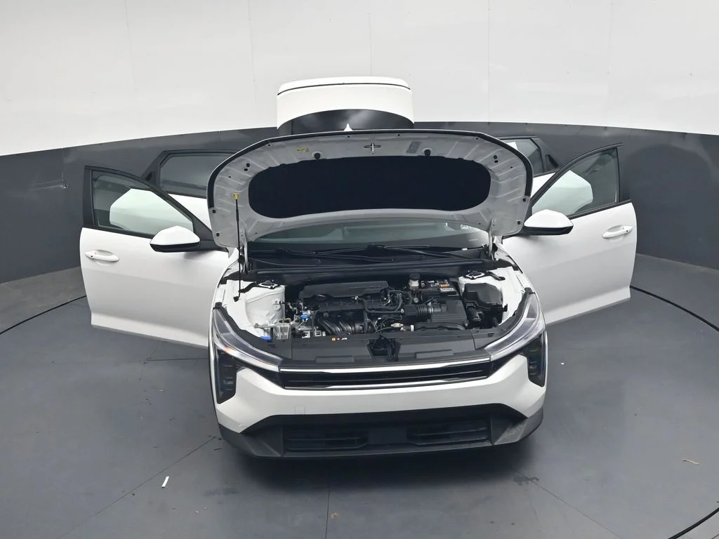 Used 2025 White Kia LXS image 43