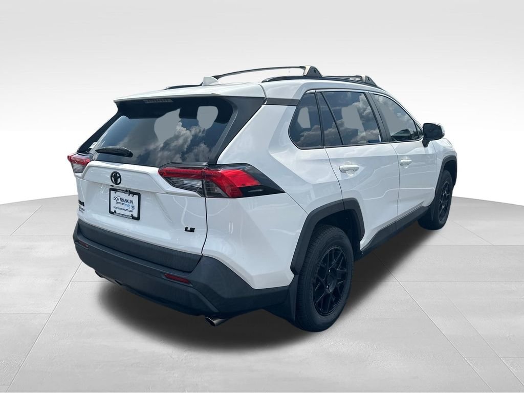 Used 2020 White Toyota LE image 5
