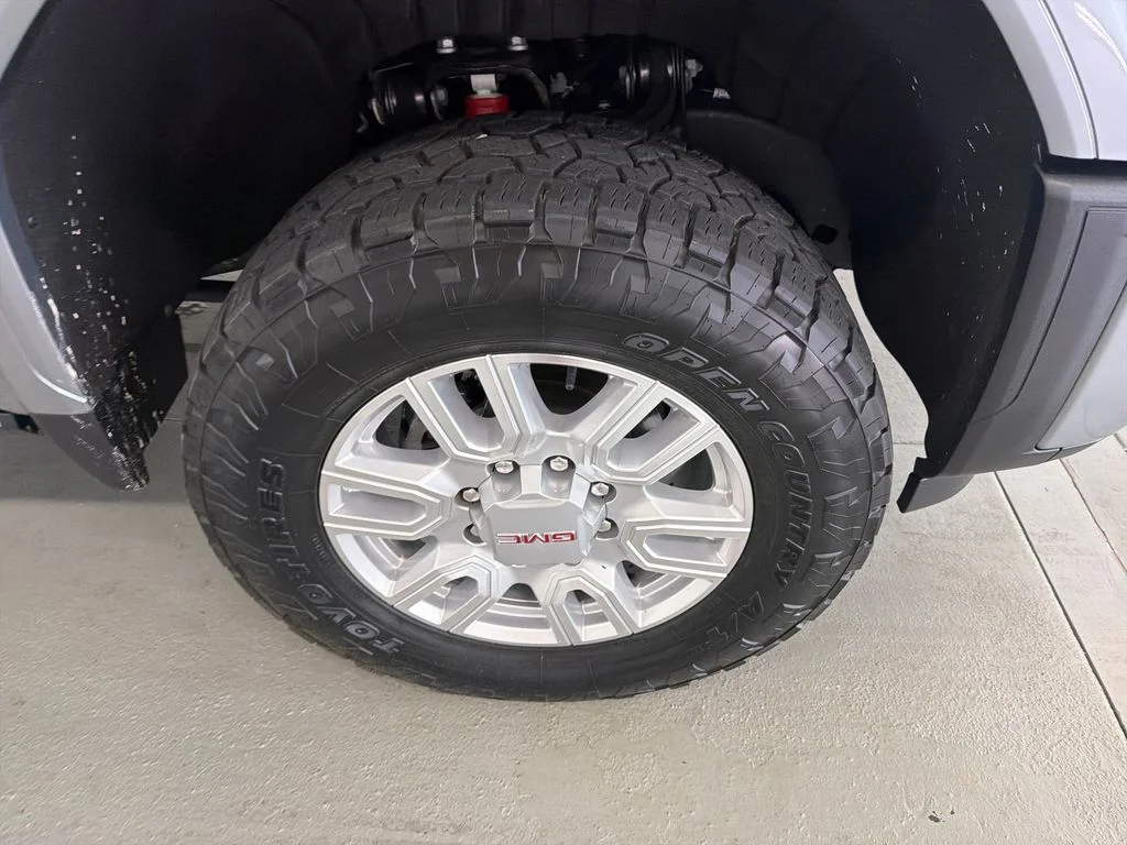 Used 2025 Silver GMC Denali image 4