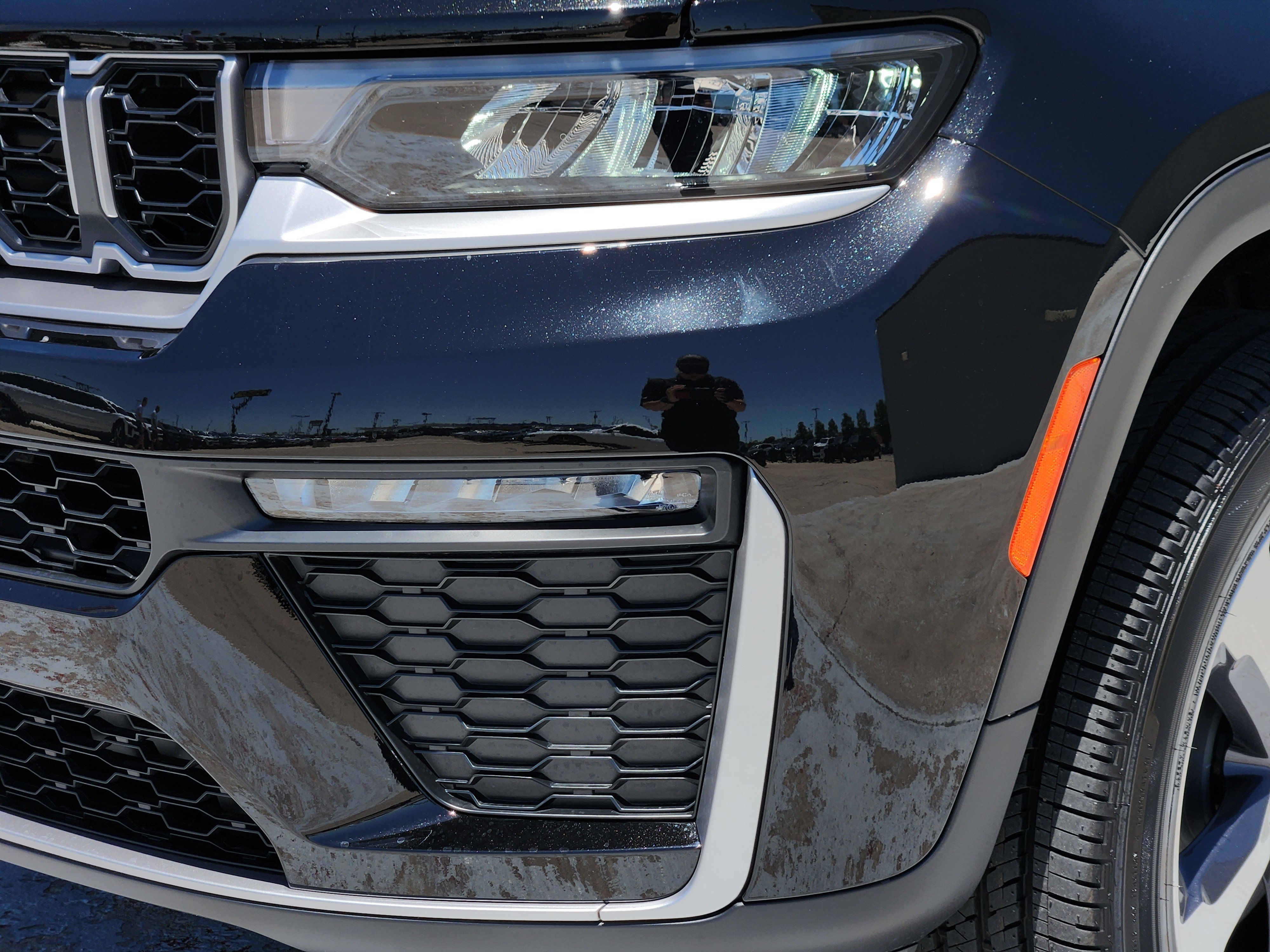 New 2026 Diamond Black Crystal Pearlcoat Jeep Limited image 6