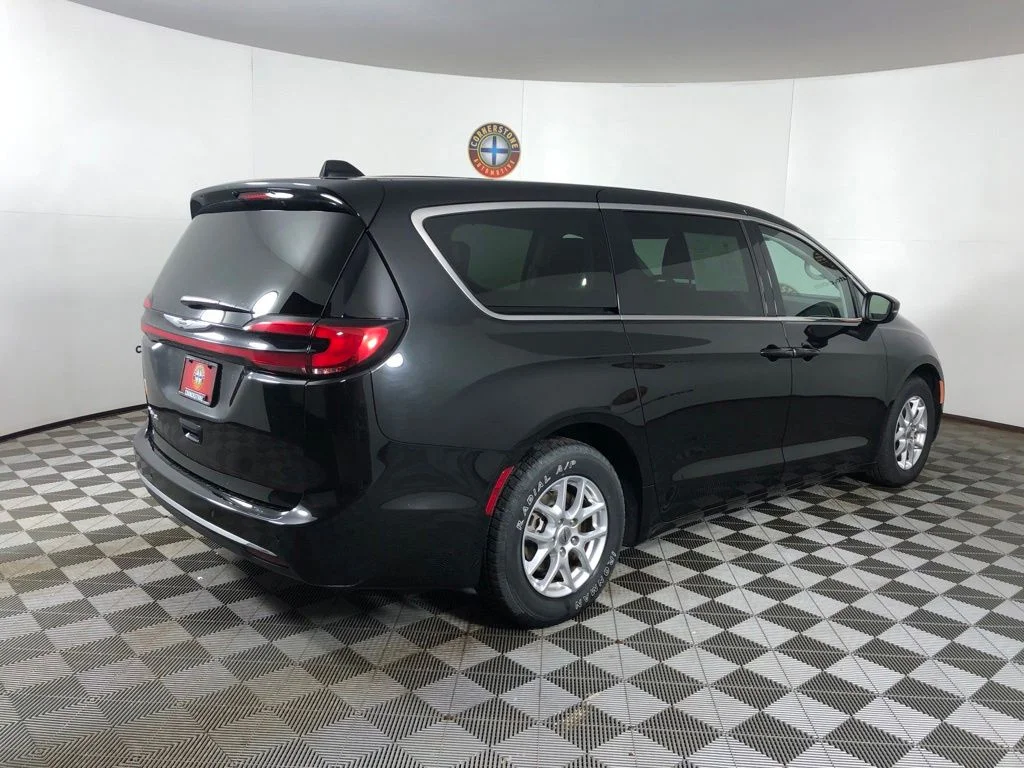Used 2023 Black Chrysler Touring L image 17