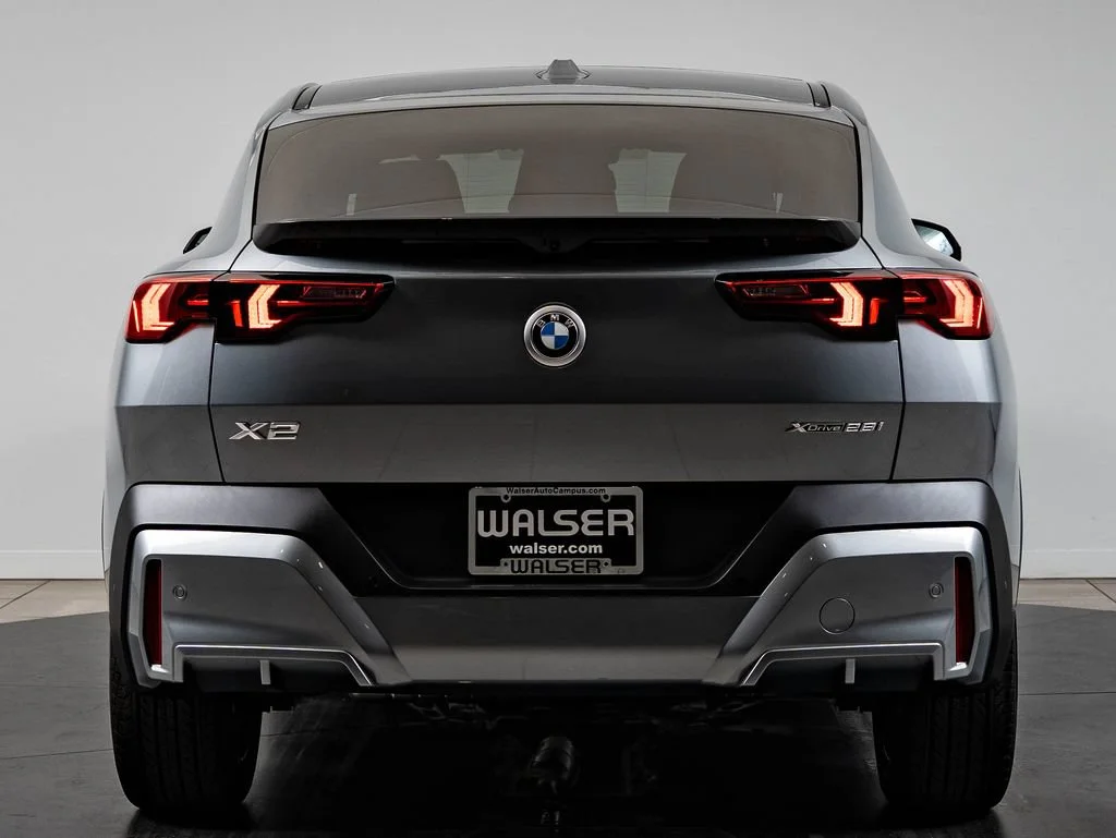 New 2027 Skyscraper Grey Metallic BMW xDrive28i image 7