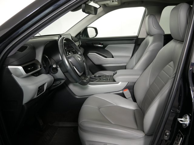 Used 2023 Midnight Black Metallic Toyota XLE image 9