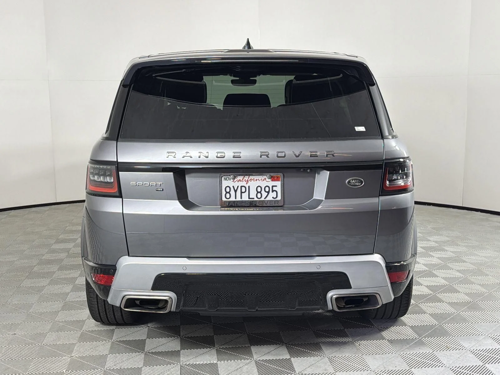 Used 2022 Eiger Gray Metallic Land Rover HSE Silver Edition image 4