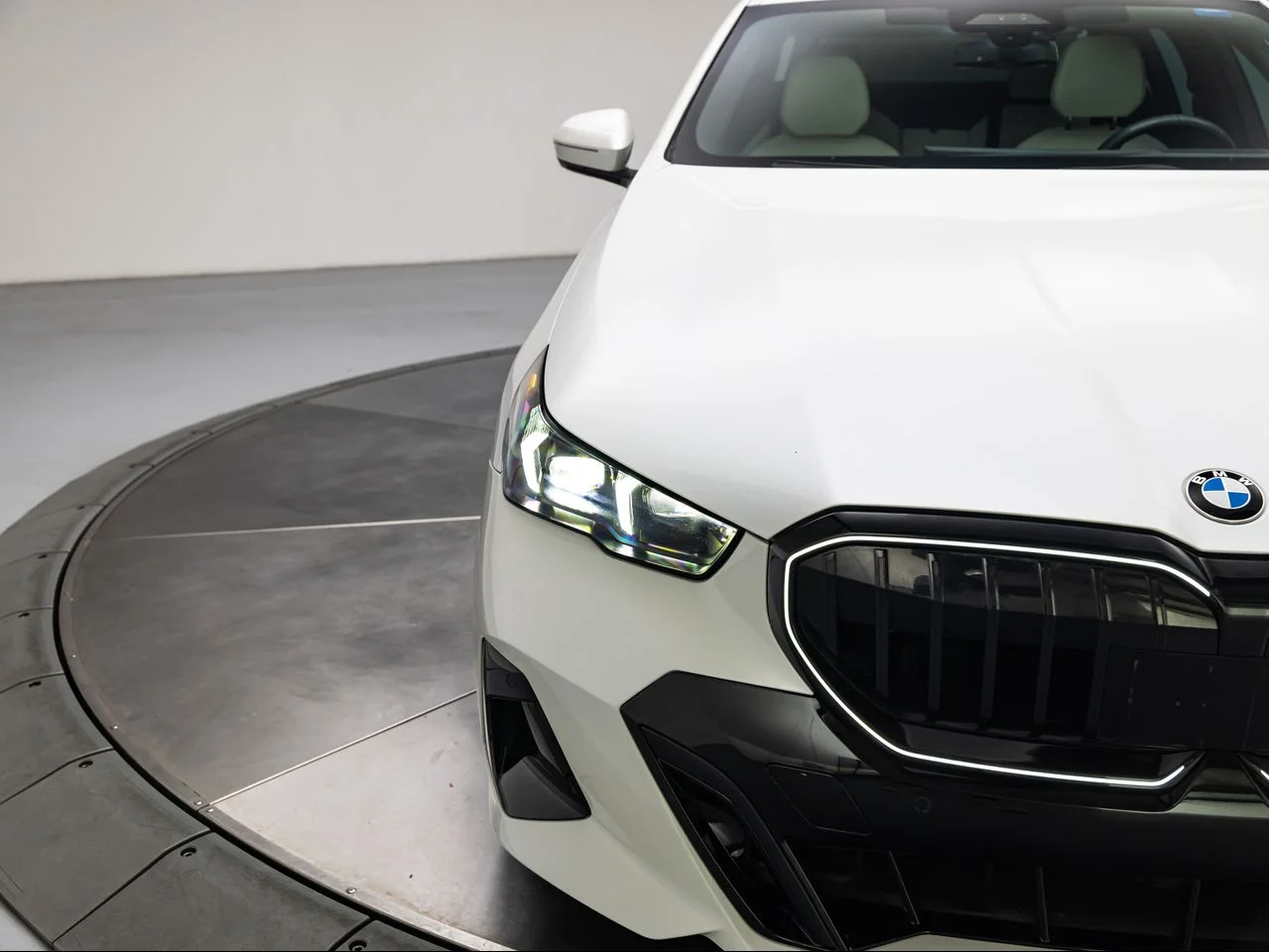 Used 2024 Mineral White Metallic BMW xDrive image 10