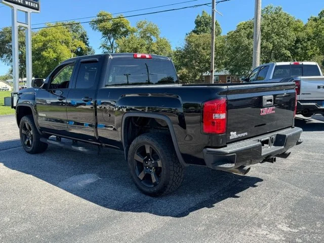 Used 2017 ONYX BLACK GMC NA image 3