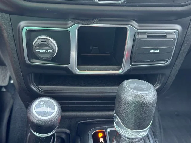 Certified Used 2022  Jeep Sport image 33