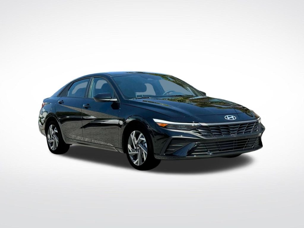 Used 2025 Black Hyundai SEL Sport image 13