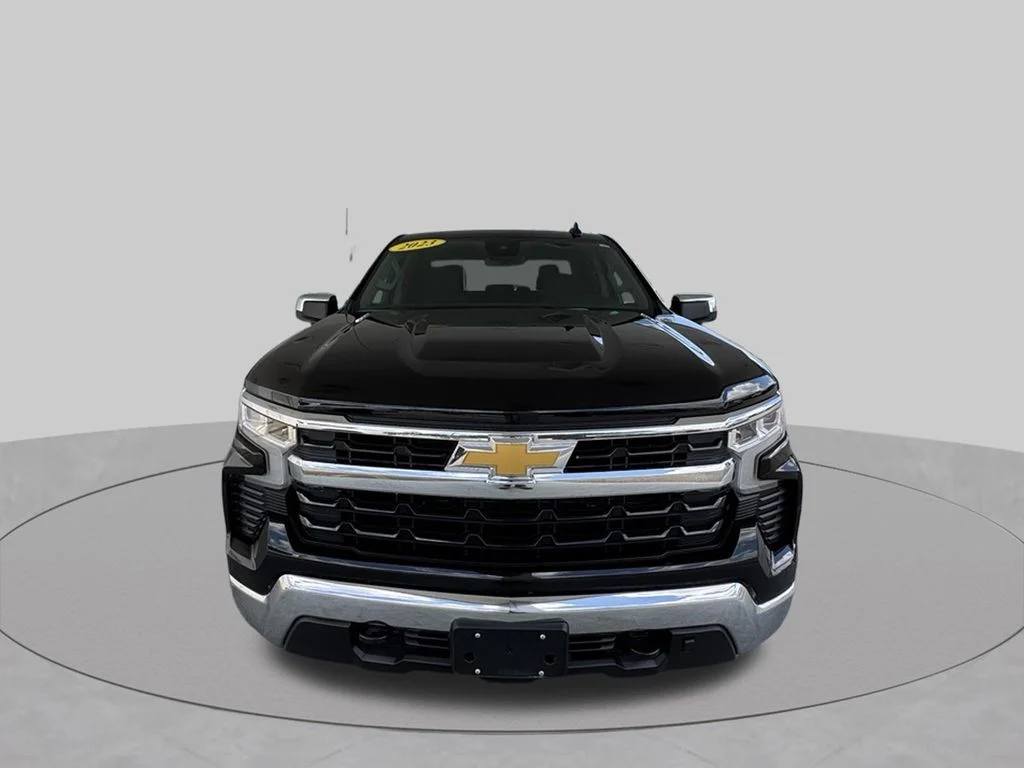 Used 2023 Black Chevrolet LT image 3