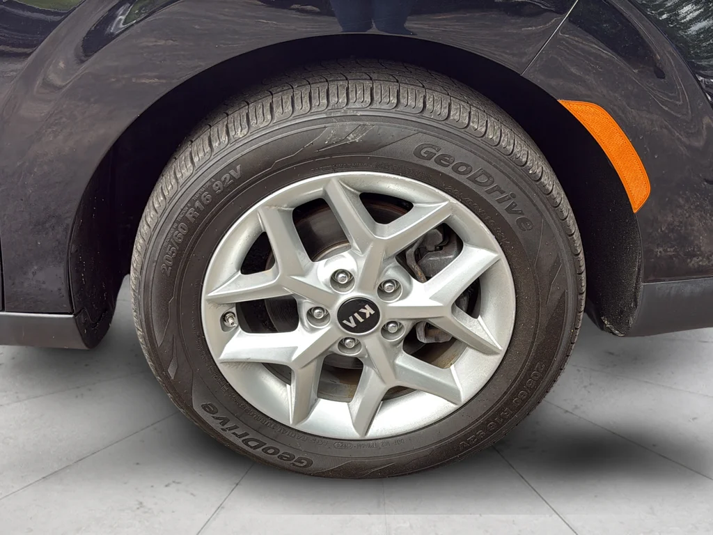 Used 2021 Black Kia S image 23
