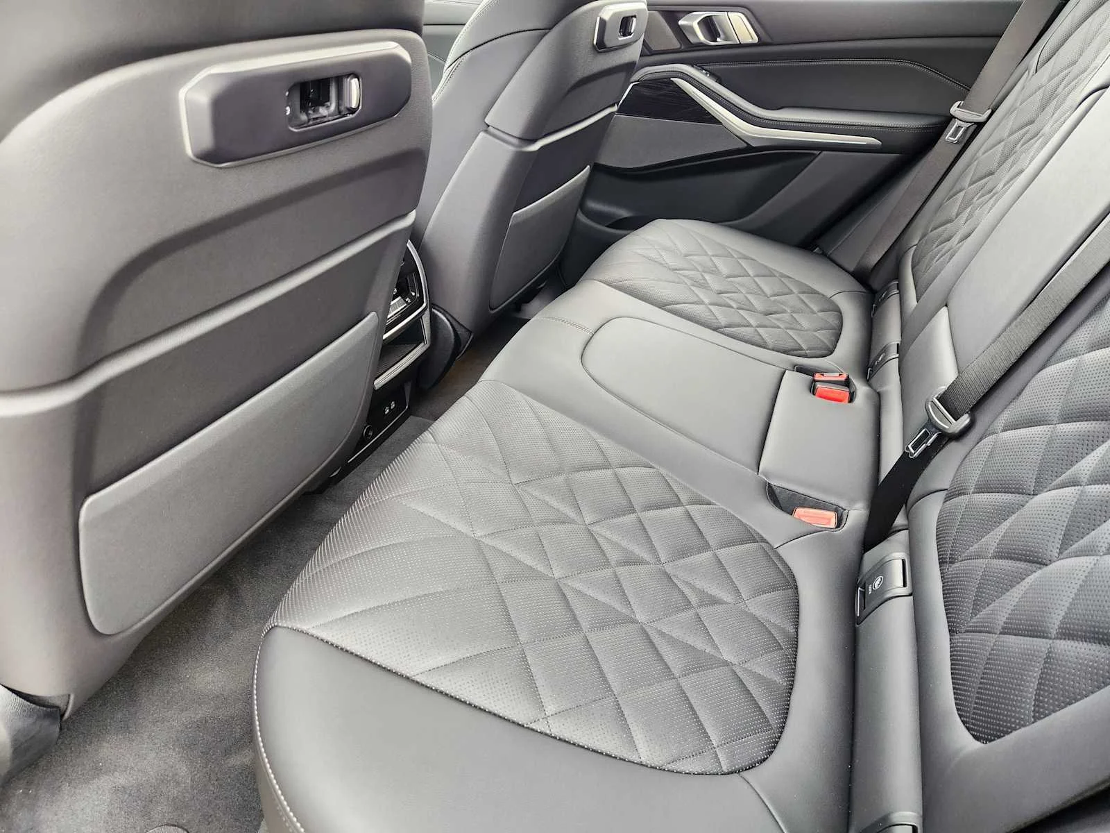 New 2026 Carbon Black Metallic BMW xDrive40i image 7