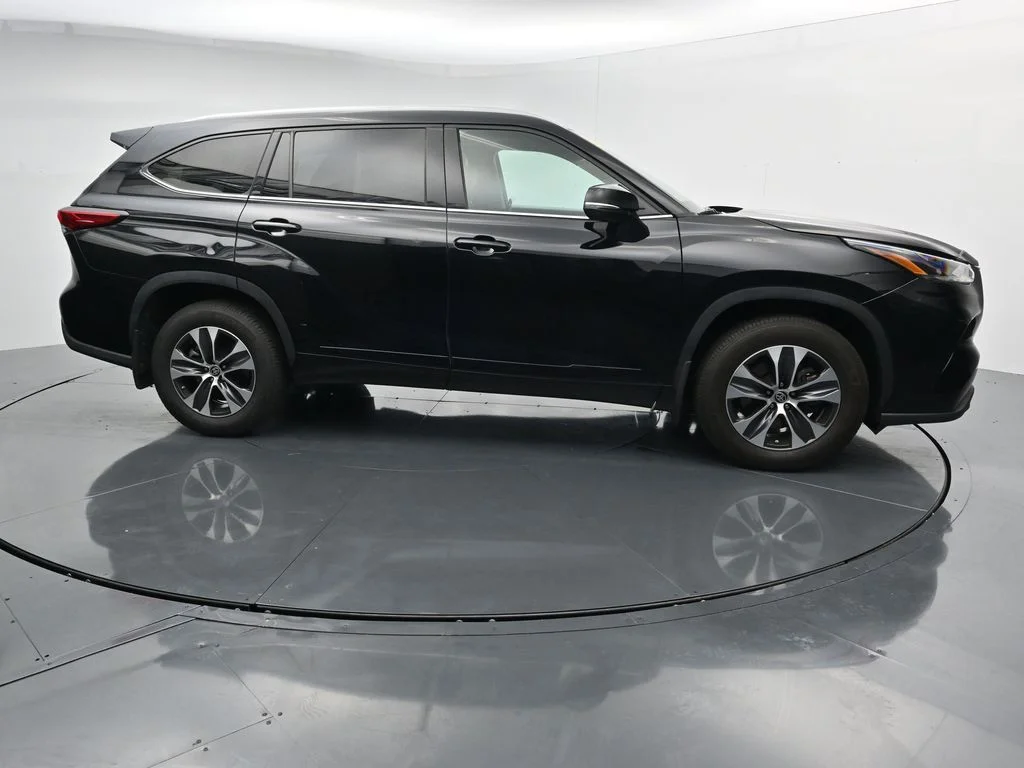 Used 2022 Black Toyota XLE image 8