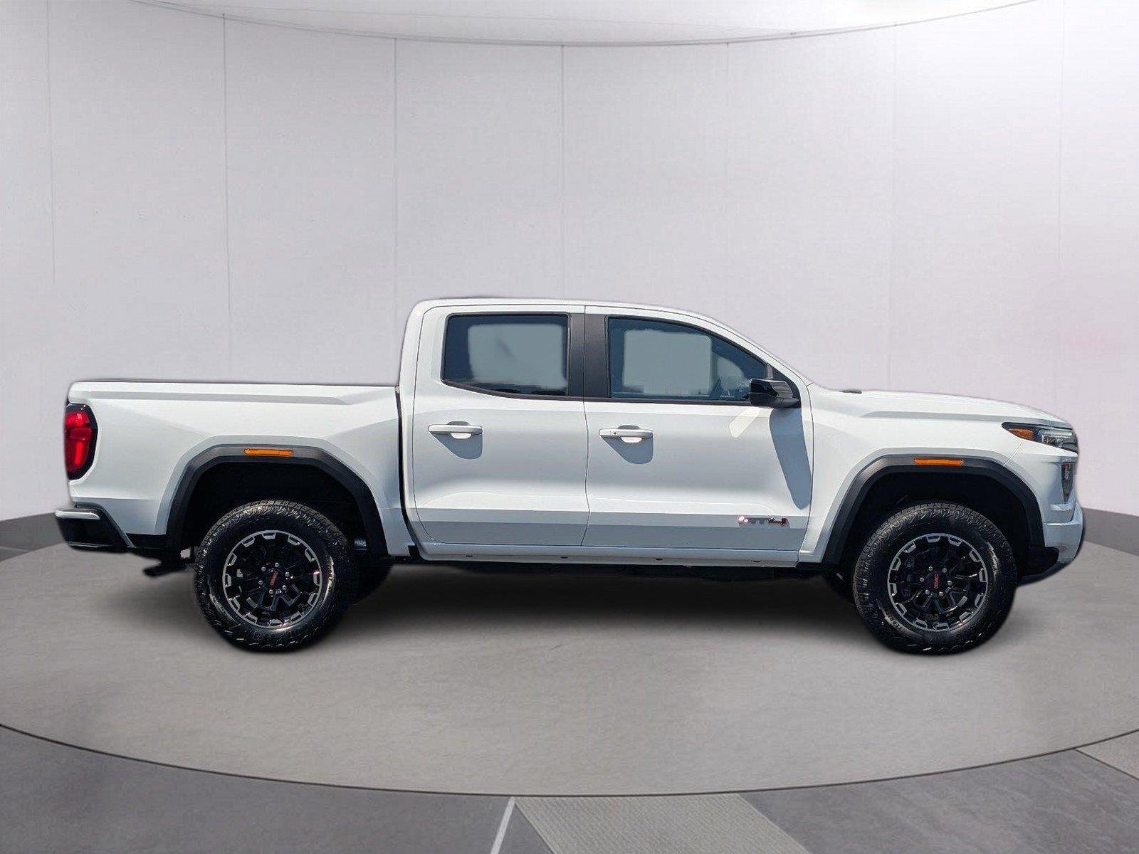 2026 GMC Canyon AT4 - Photo 8