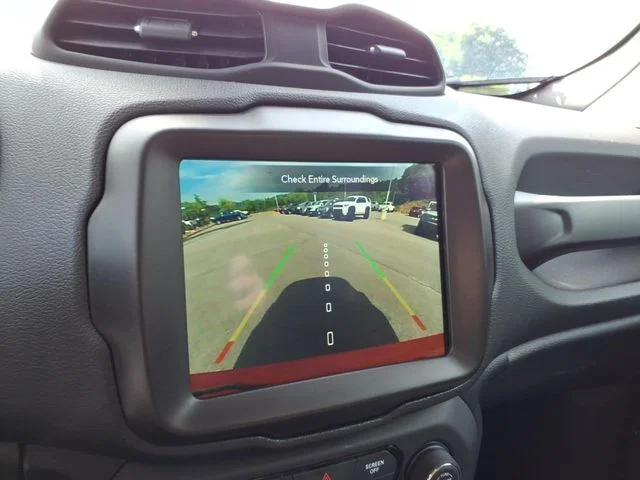 Used 2023 Red Jeep Latitude image 21