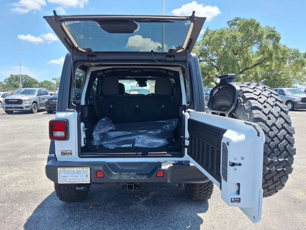 2025 Jeep Wrangler 4-Door Willys - Photo 17