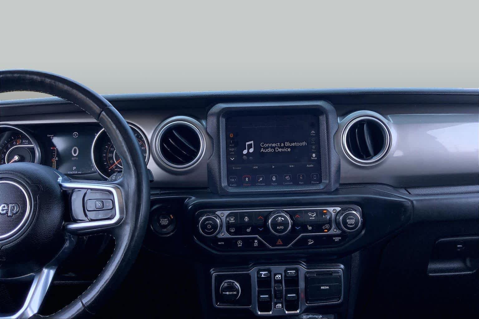 Used 2018 Ocean Blue Metallic Clearcoat Jeep Sahara image 7