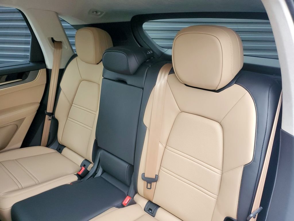 2025 Porsche Cayenne Turbo E-Hybrid - Photo 16