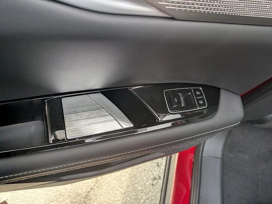 2025 Cadillac OPTIQ Luxury 2 - Photo 23
