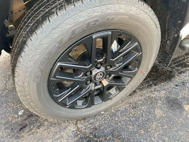 2026 Toyota Tundra Limited - Photo 9