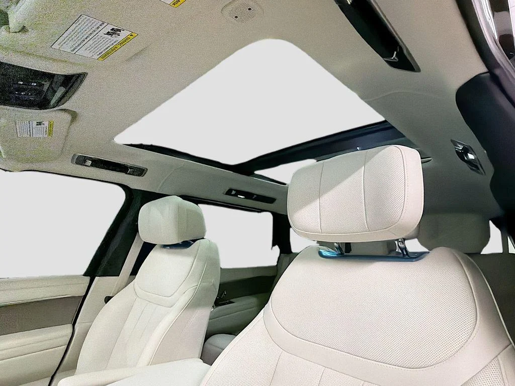 New 2026 Tourmaline Brown in Gloss finish Land Rover Autobiography image 22