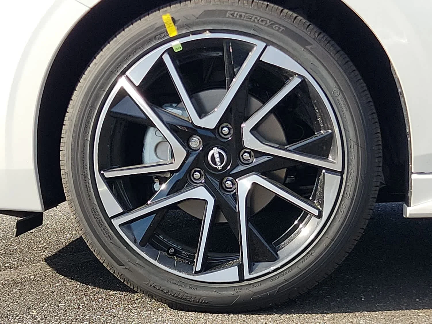 Used 2025 Aspen White Tricoat/Super Black Nissan SR image 6
