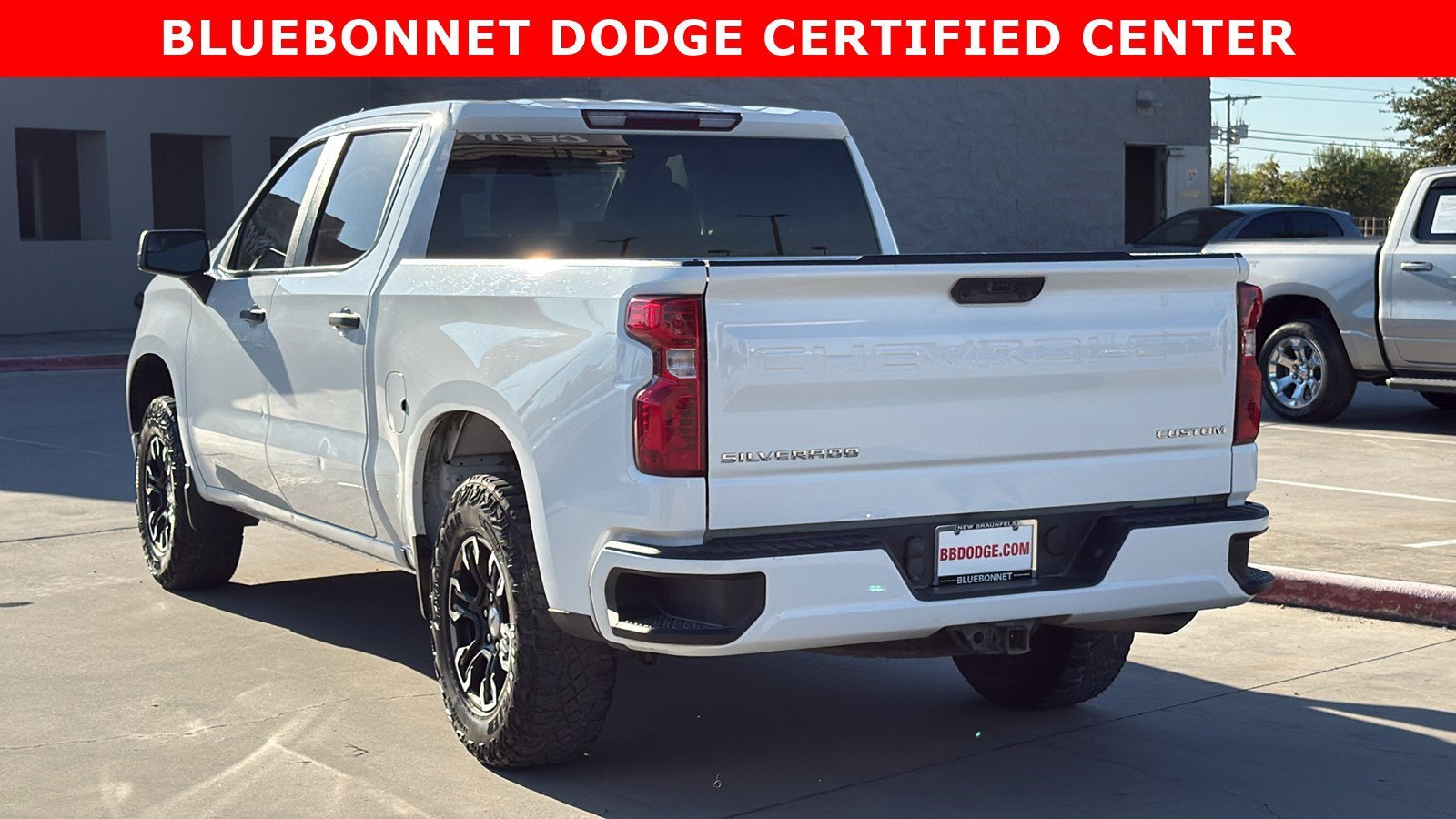 2023 Chevrolet Silverado 1500 Custom photo 3