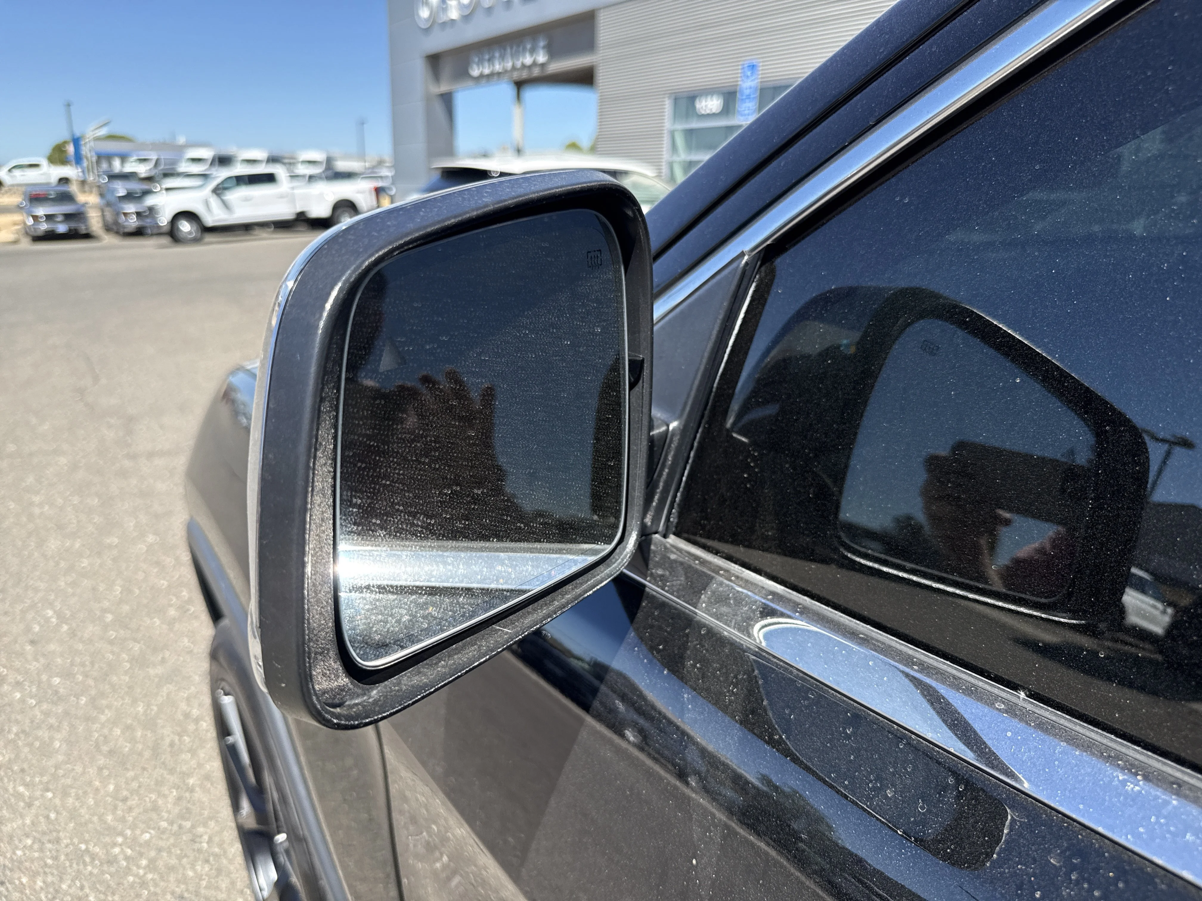 Used 2020 Diamond Black Crystal Pearlcoat Jeep Limited image 10