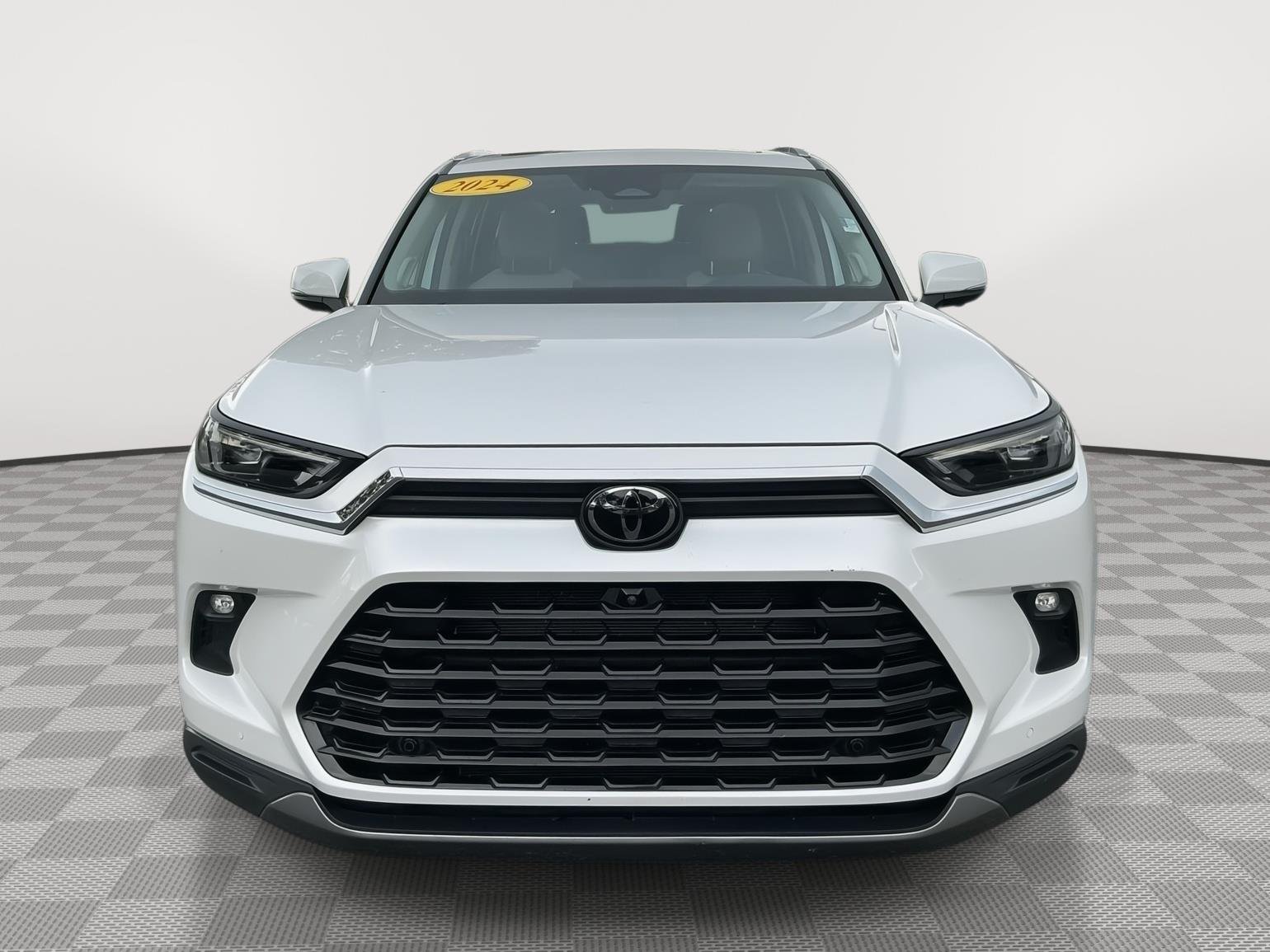 Certified Used 2024 Wind Chill Pearl Toyota Limited image 20