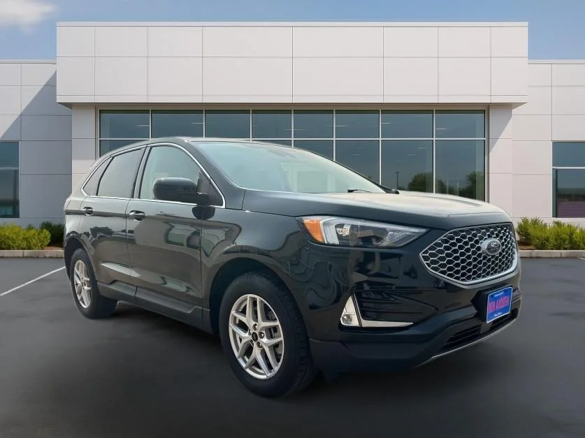 Used 2023 Agate Black Metallic Ford SEL image 1