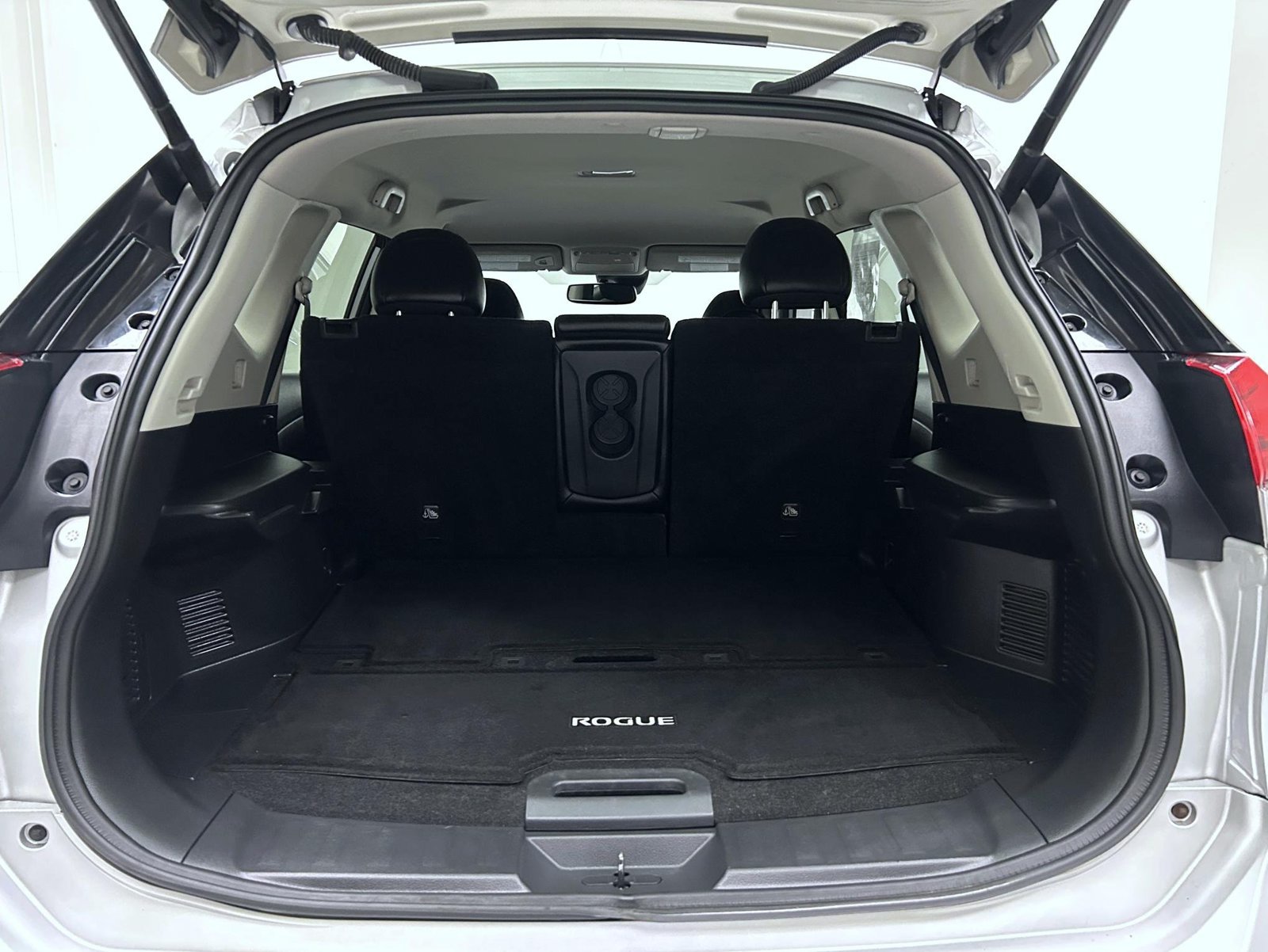 Used 2018 Brilliant Silver Nissan SL image 21