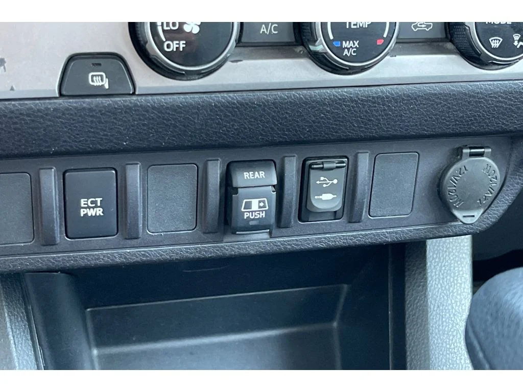 Used 2018 Quicksand Toyota SR5 image 30
