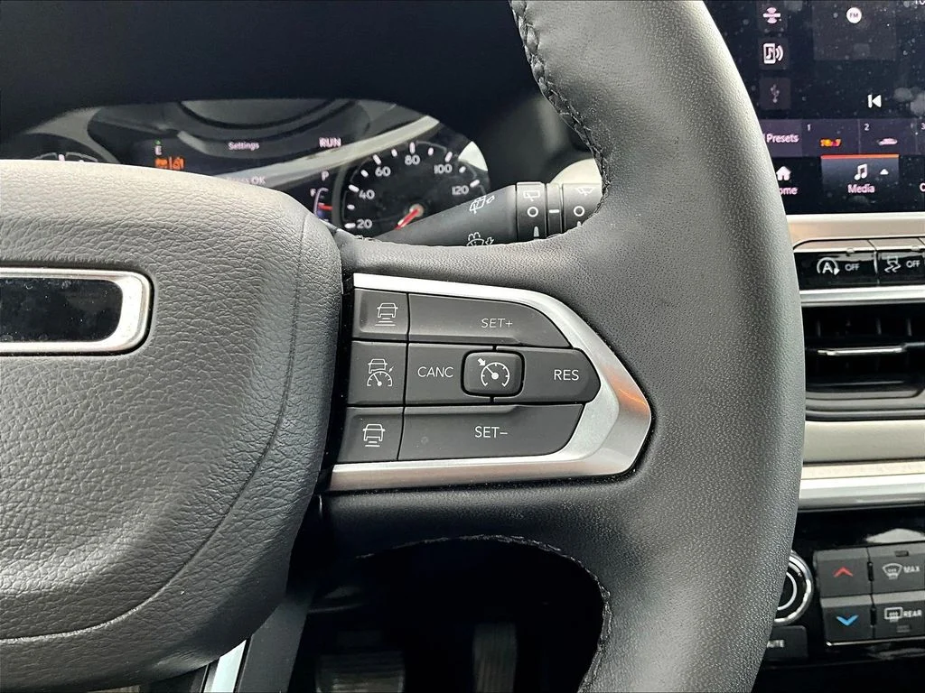 2025 Jeep Compass Limited - Photo 16
