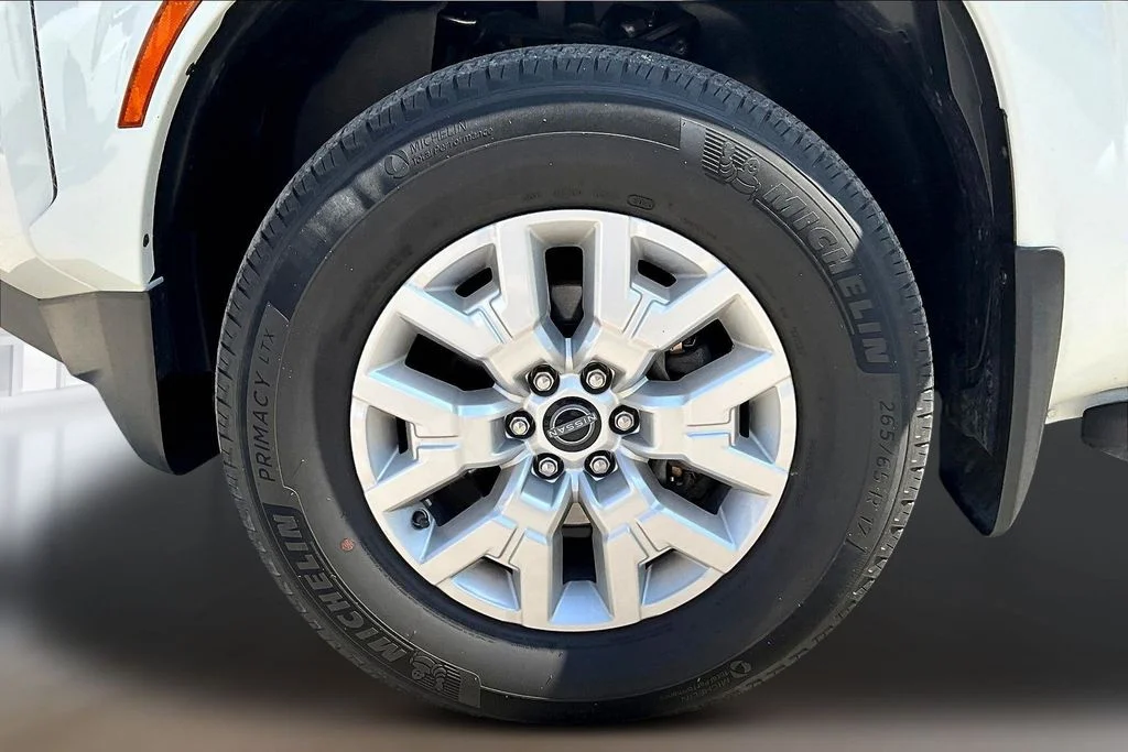 Used 2023 Glacier White Nissan SV image 32