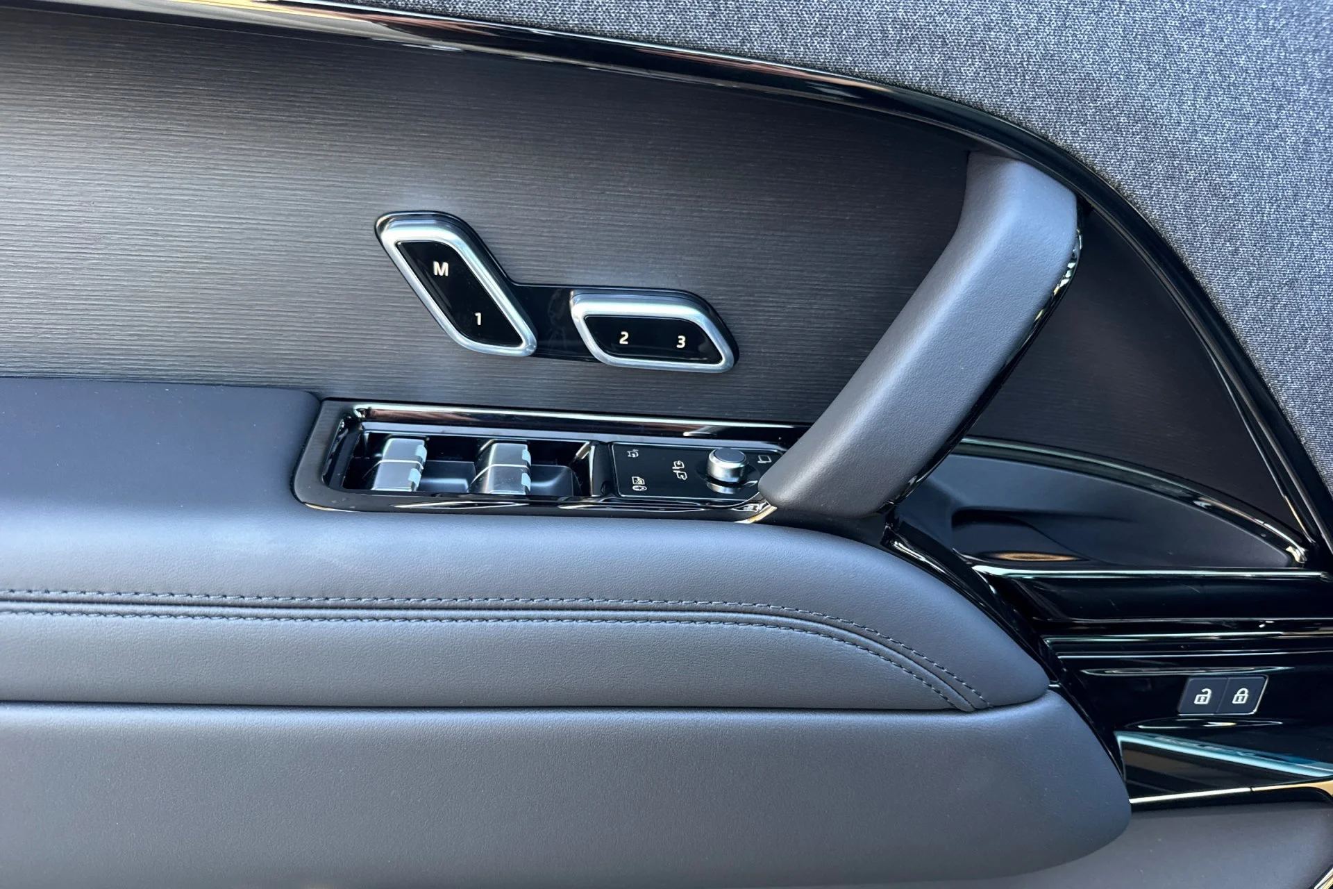 New 2026 Carpathian Grey Land Rover Dynamic SE image 14