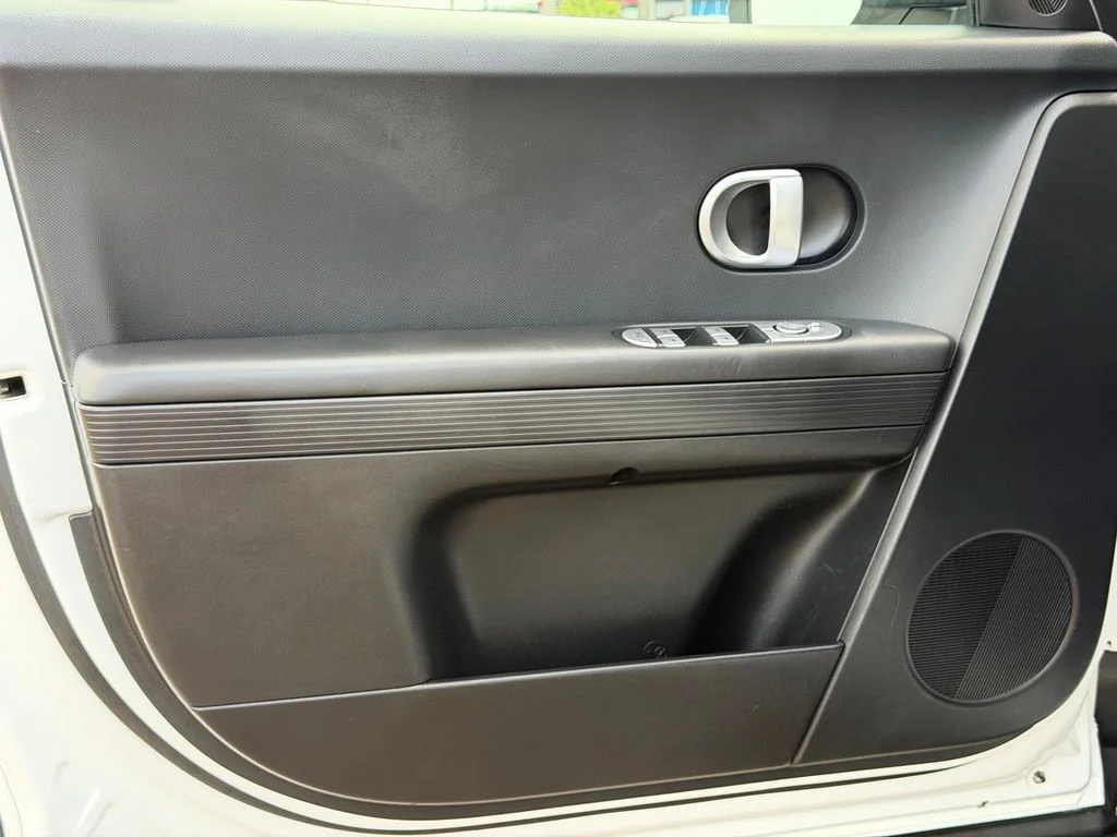 Used 2024 White Hyundai SEL image 22