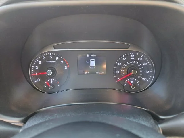 Used 2020 White Kia LX image 31