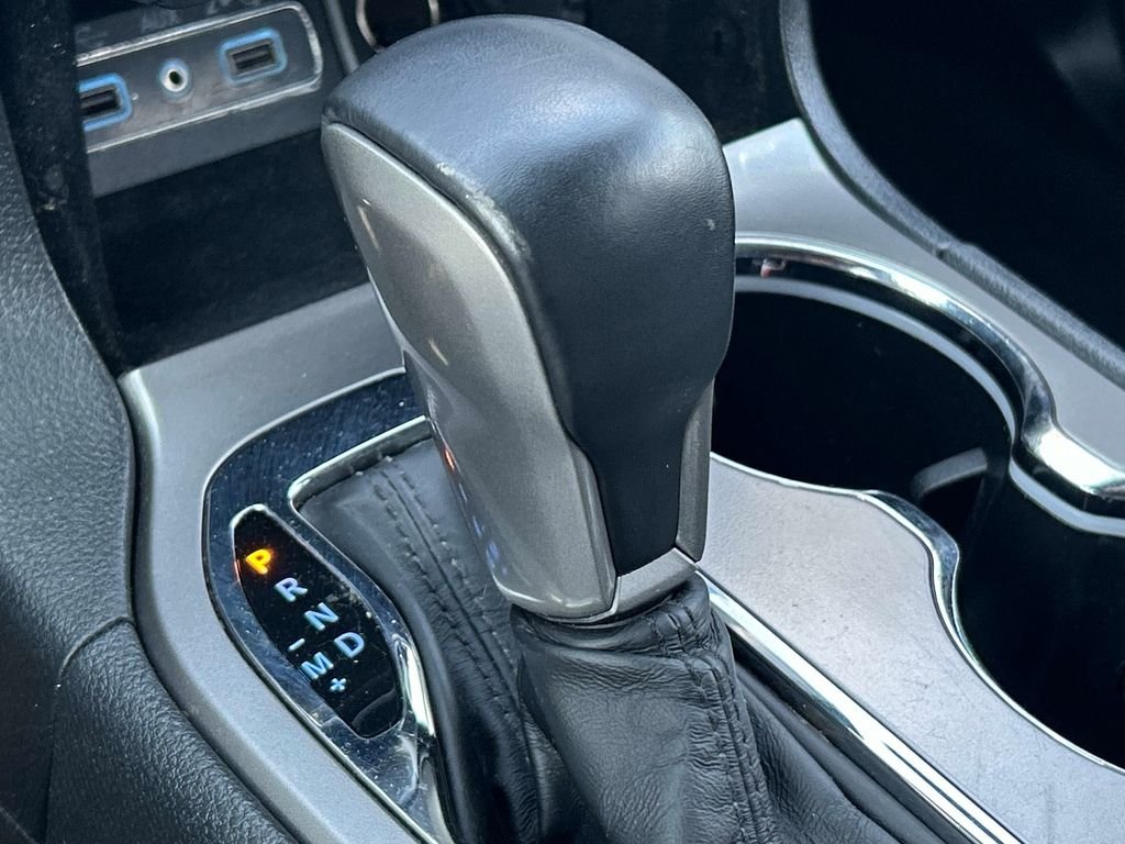 Used 2020 White Jeep Laredo E image 25
