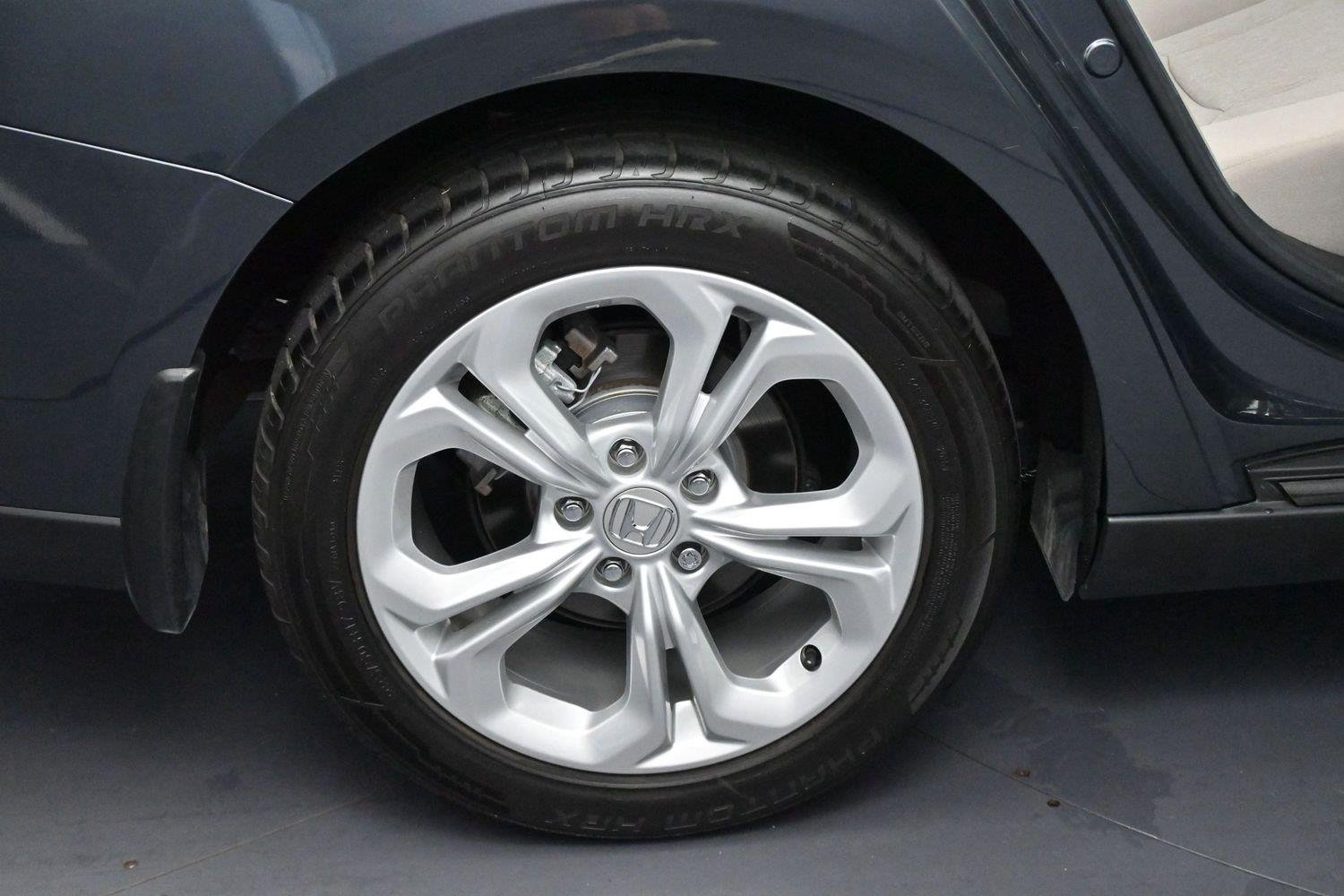 Used 2024 Meteorite Gray Metallic Honda LX image 27