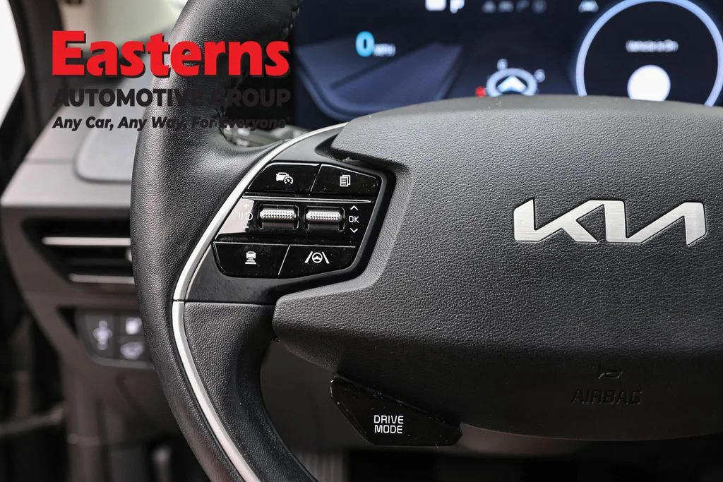 Used 2023 Black Kia Wind image 15
