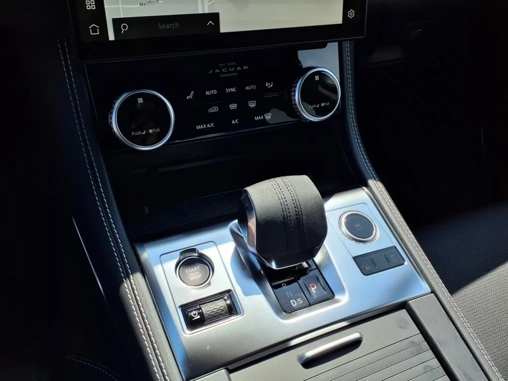 2026 Jaguar F-Pace R-Dynamic S - Photo 13