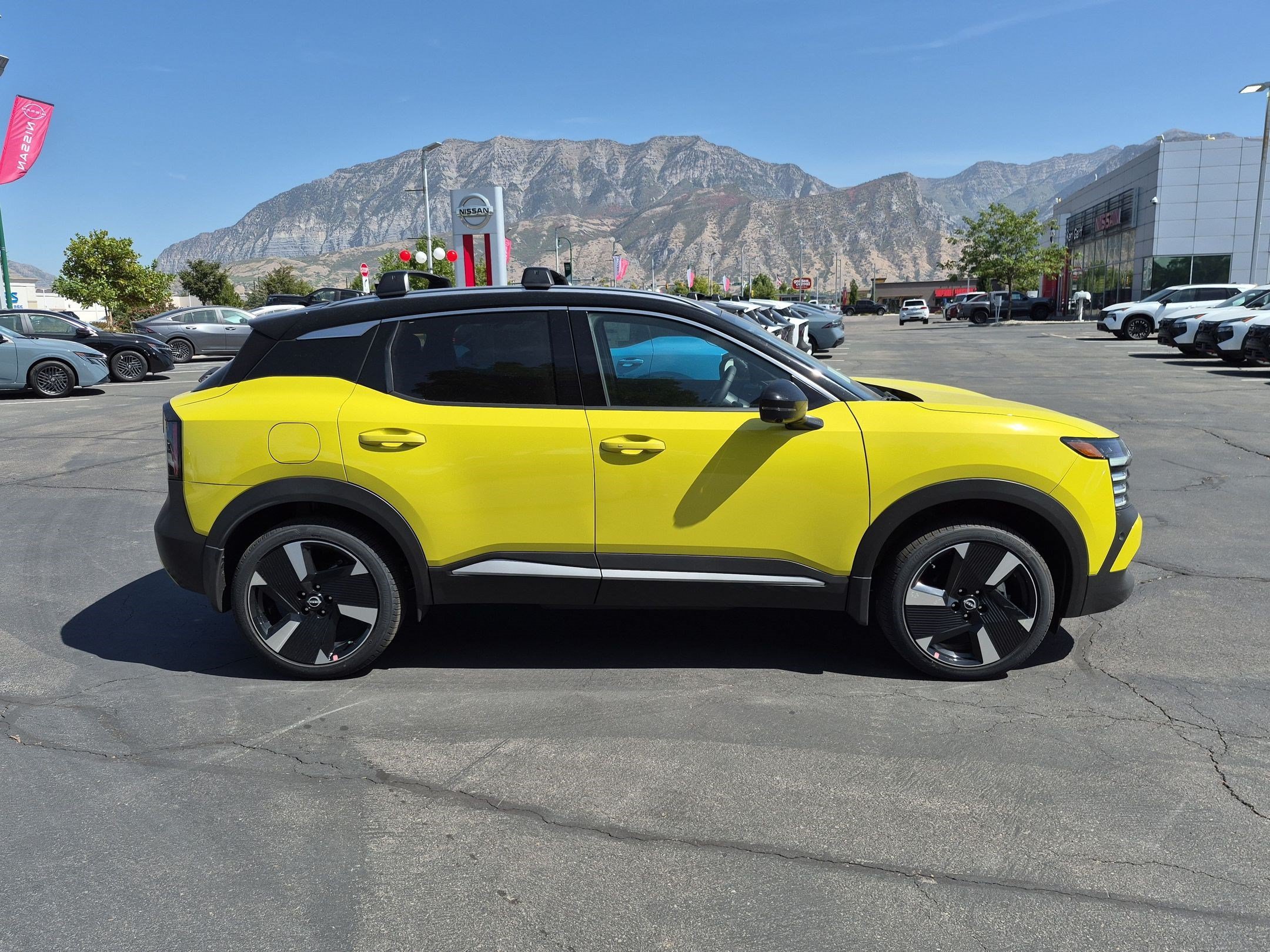 New 2026 Yuzu Yellow Metallic / Super Black Two-tone Nissan SR image 2