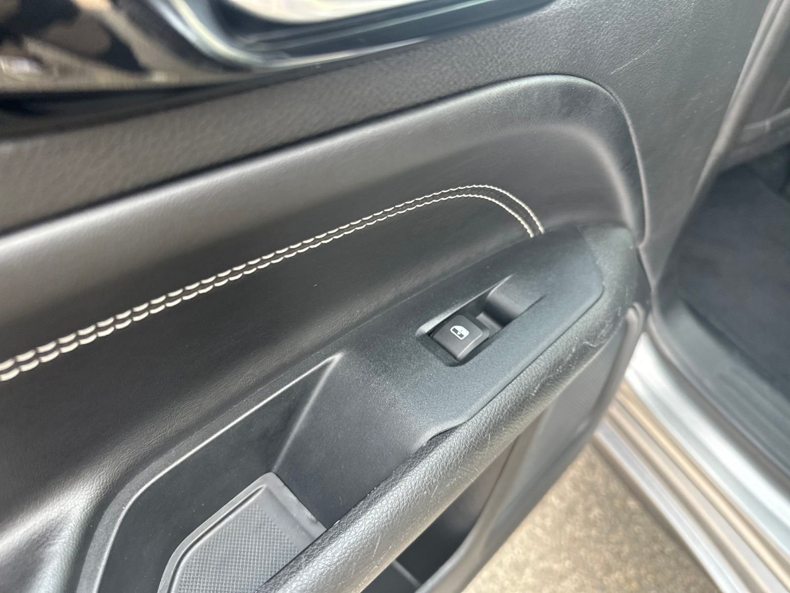 Used 2022 Silver Jeep Limited High Altitude image 22