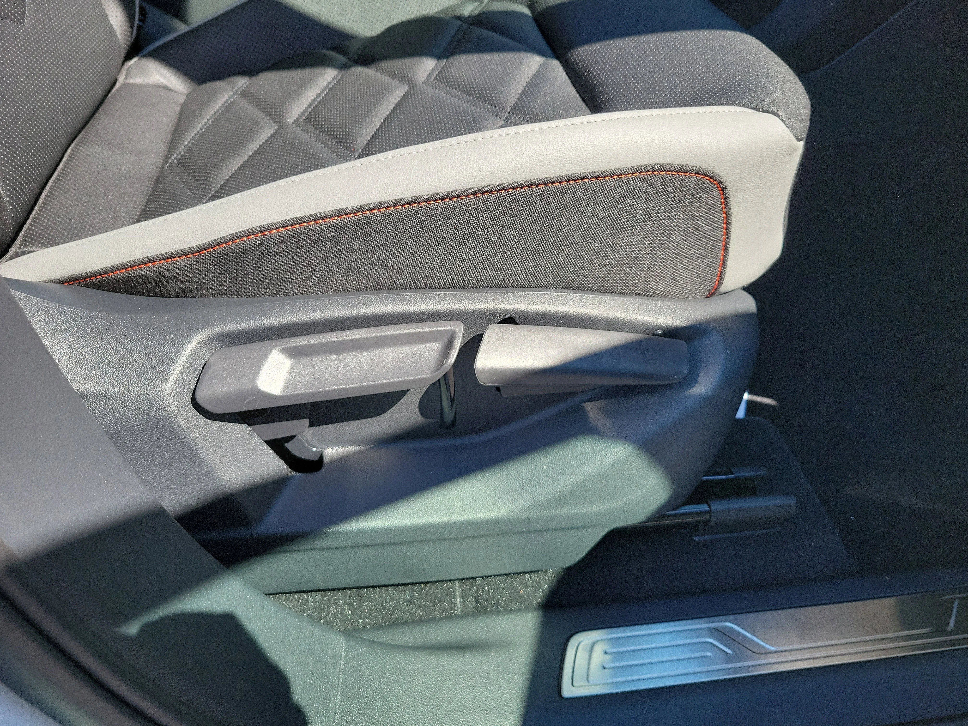 New 2026 White Volkswagen Peak Edition image 7