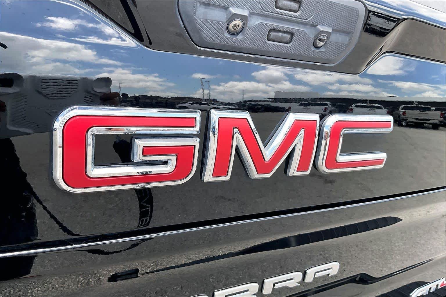 Used 2021 ONYX BLACK GMC AT4 image 30