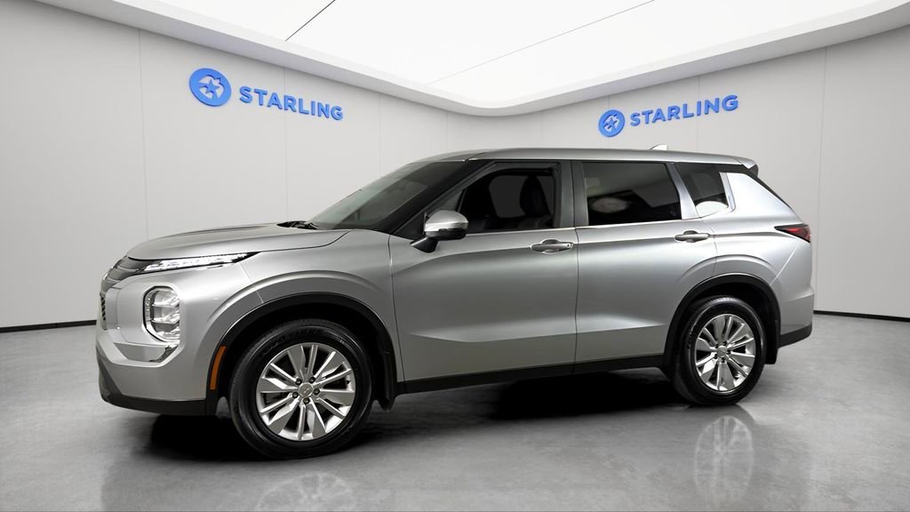 Used 2025 Silver Mitsubishi ES 2.5 2WD image 2
