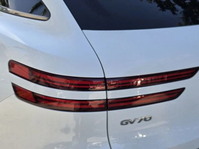 Used 2024 White Genesis 2.5T image 8