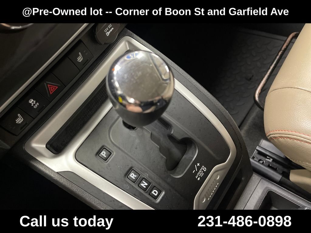 Used 2015 Green Jeep Latitude image 23