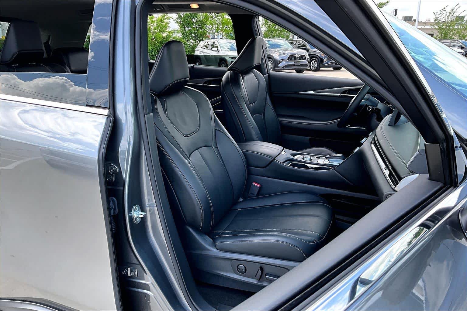 Used 2023 Graphite Shadow INFINITI LUXE image 9