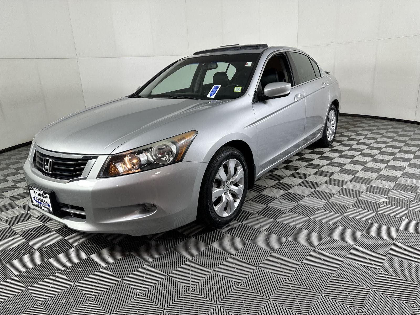 Used 2009 Polished Metal Metallic Honda EX-L image 3